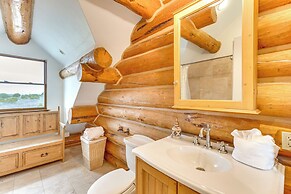 Spacious Rifle Cabin w/ Deck + Mountain Views!