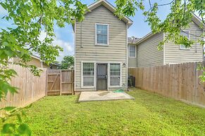 Quaint Houston Townhome ~ 5 Mi to NRG Stadium!