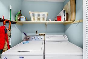 Top Floor Condo With Gorgeous Bay View Overlooking the Pool