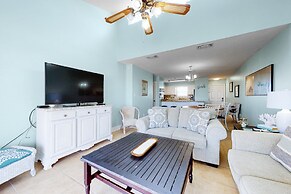 Top Floor Condo With Gorgeous Bay View Overlooking the Pool