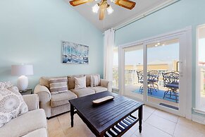 Top Floor Condo With Gorgeous Bay View Overlooking the Pool