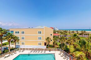 Top Floor Condo With Gorgeous Bay View Overlooking the Pool