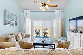 Top Floor Condo With Gorgeous Bay View Overlooking the Pool