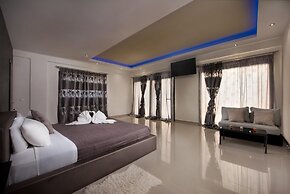 Villa Black White Dassia