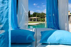 Villa Black White Dassia