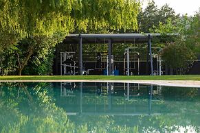 Villa Black White Dassia