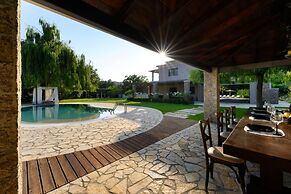 Villa Black White Dassia