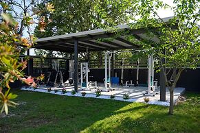 Villa Black White Dassia