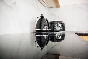 Avari Apartments – Gray’s Collection