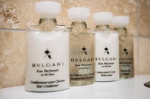 Avari Apartments – Gray’s Collection