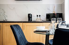 Avari Apartments – Gray’s Collection