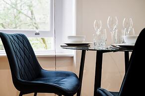 Avari Apartments – Gray’s Collection