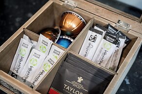 Avari Apartments – Gray’s Collection