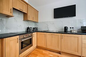 Avari Apartments – Gray’s Collection