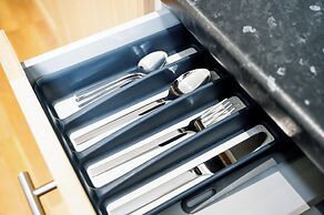 Avari Apartments – Gray’s Collection