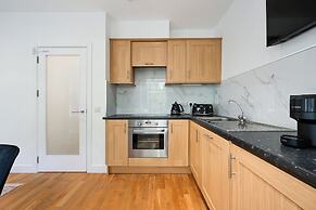 Avari Apartments – Gray’s Collection