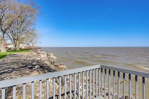 Huron Condo on Lake Erie w/ Balcony & Seating!
