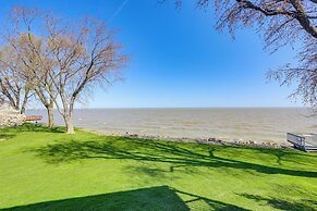 Huron Condo on Lake Erie w/ Balcony & Seating!