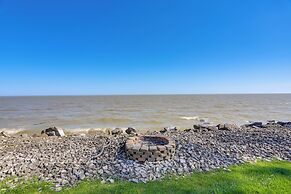 Huron Condo on Lake Erie w/ Balcony & Seating!