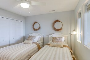 Huron Condo on Lake Erie w/ Balcony & Seating!