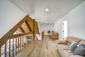 Family Friendly: Modern Cabin in Munds Park!
