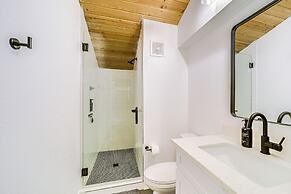 Family Friendly: Modern Cabin in Munds Park!