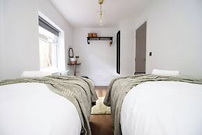 North Road New Luxe Flats with Parking