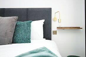 North Road New Luxe Flats with Parking