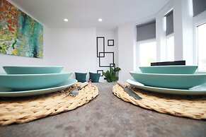 North Road New Luxe Flats with Parking