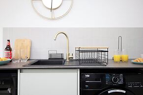 North Road New Luxe Flats with Parking