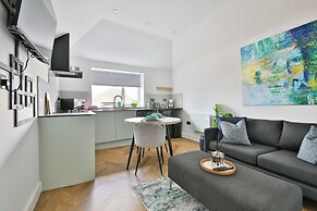 North Road New Luxe Flats with Parking