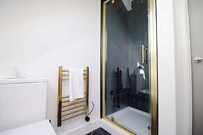 North Road New Luxe Flats with Parking