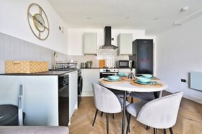North Road New Luxe Flats with Parking