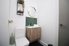 North Road New Luxe Flats with Parking