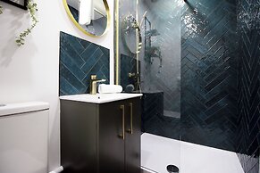 North Road New Luxe Flats with Parking