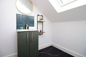 North Road New Luxe Flats with Parking