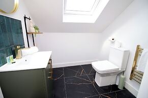 North Road New Luxe Flats with Parking