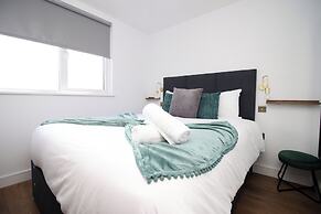 North Road New Luxe Flats with Parking