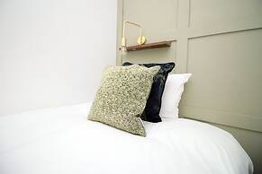 North Road New Luxe Flats with Parking