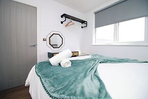 North Road New Luxe Flats with Parking