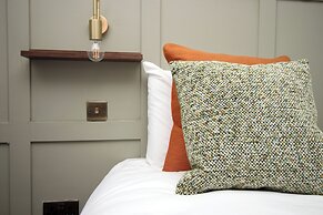 North Road New Luxe Flats with Parking