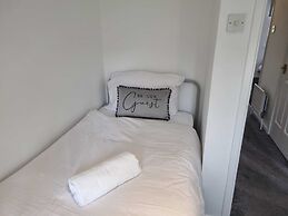 Captivating 3-bed House in Strood, Rochester Kent