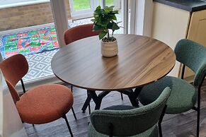 Familyfriendly- Sleeps5- Freeparking- Garden