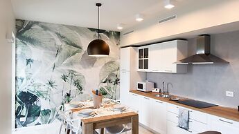 Seafront Modern Farmont Acquamarine Suite