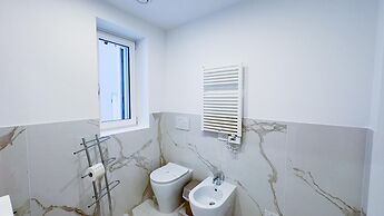 Seafront Modern Farmont Acquamarine Suite