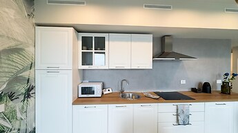 Seafront Modern Farmont Acquamarine Suite