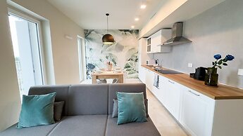 Seafront Modern Farmont Acquamarine Suite