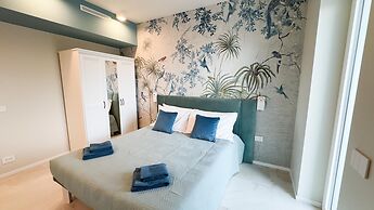 Seafront Modern Farmont Acquamarine Suite