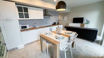 Seafront Modern Farmont Acquamarine Suite