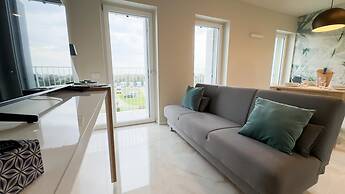 Seafront Modern Farmont Acquamarine Suite
